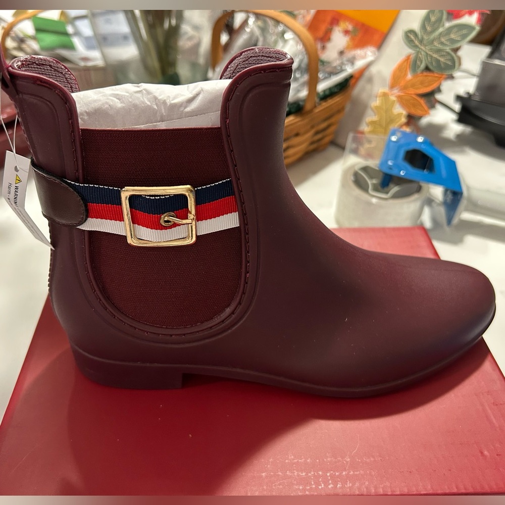 New NIB Ferrera Couture by Henry Ferrera Clarity-10 Rain Booties Boots Sz 9 $50
